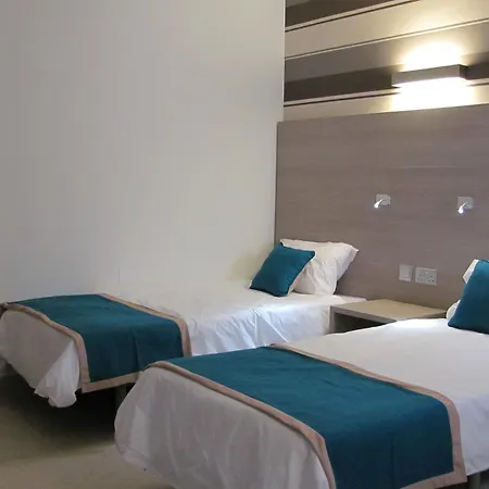 Day's And Hotel